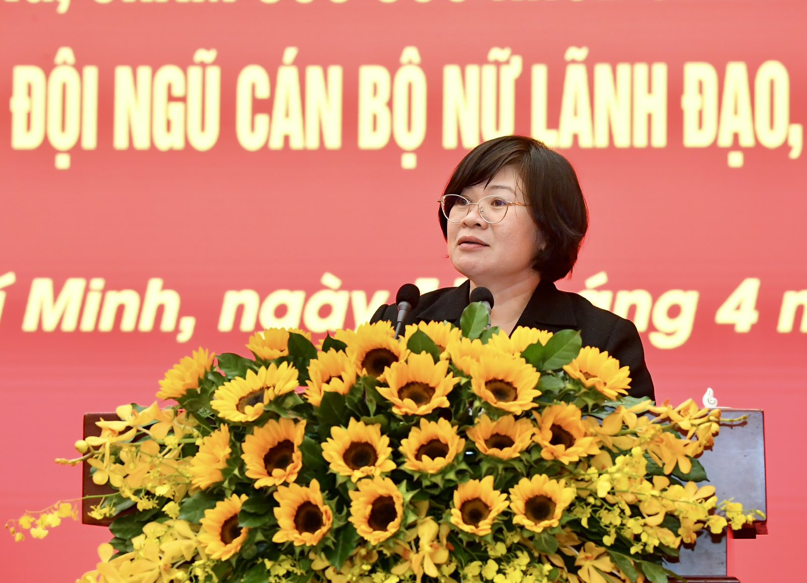 Trưởng Ban Tổ chức Thành ủy TP. Hồ Chí Minh Văn Thị Bạch Tuyết phát biểu tiếp thu ý kiến chỉ đạo (Ảnh: Việt Dũng).